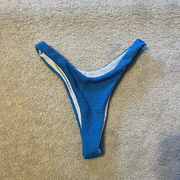 Blue ruffled bikini👙 - Picture 3 of 8